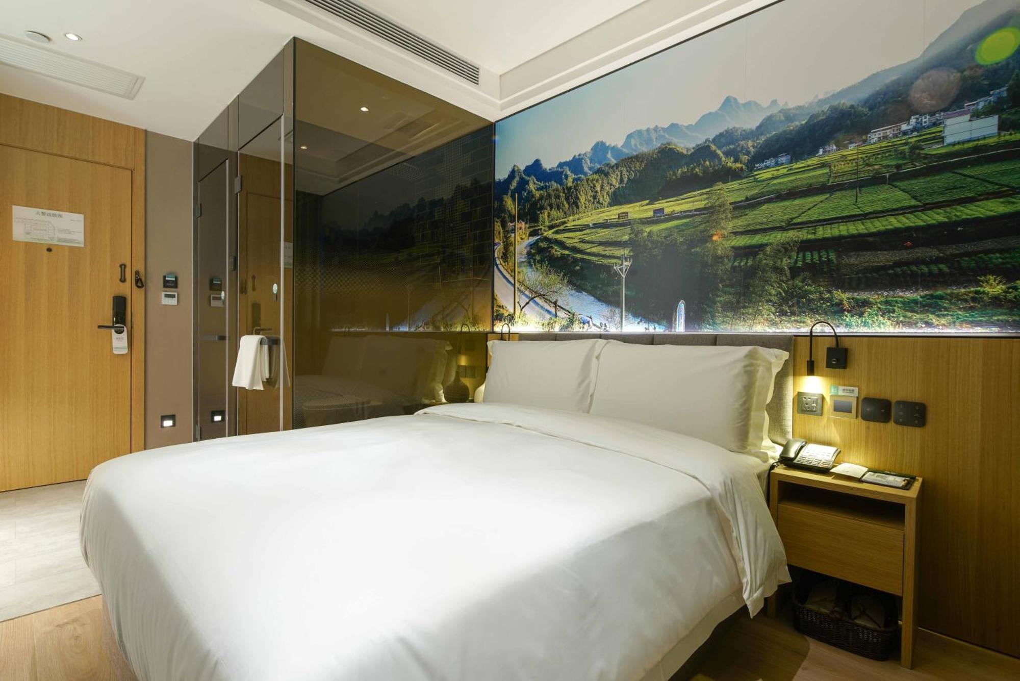 Qiu Guo Tiantan Fangzhuang Subway Station Hotel