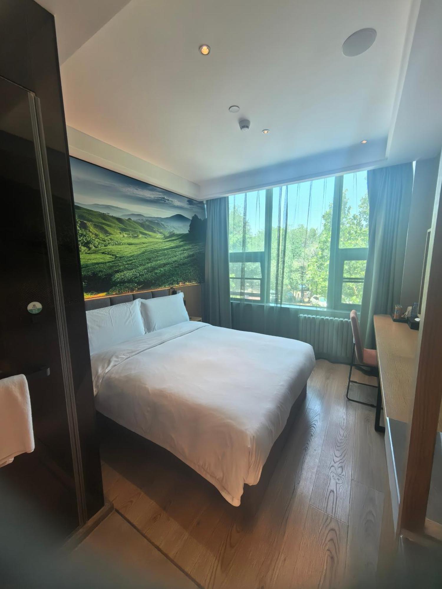 Qiu Guo Tiantan Fangzhuang Subway Station Hotel 3*