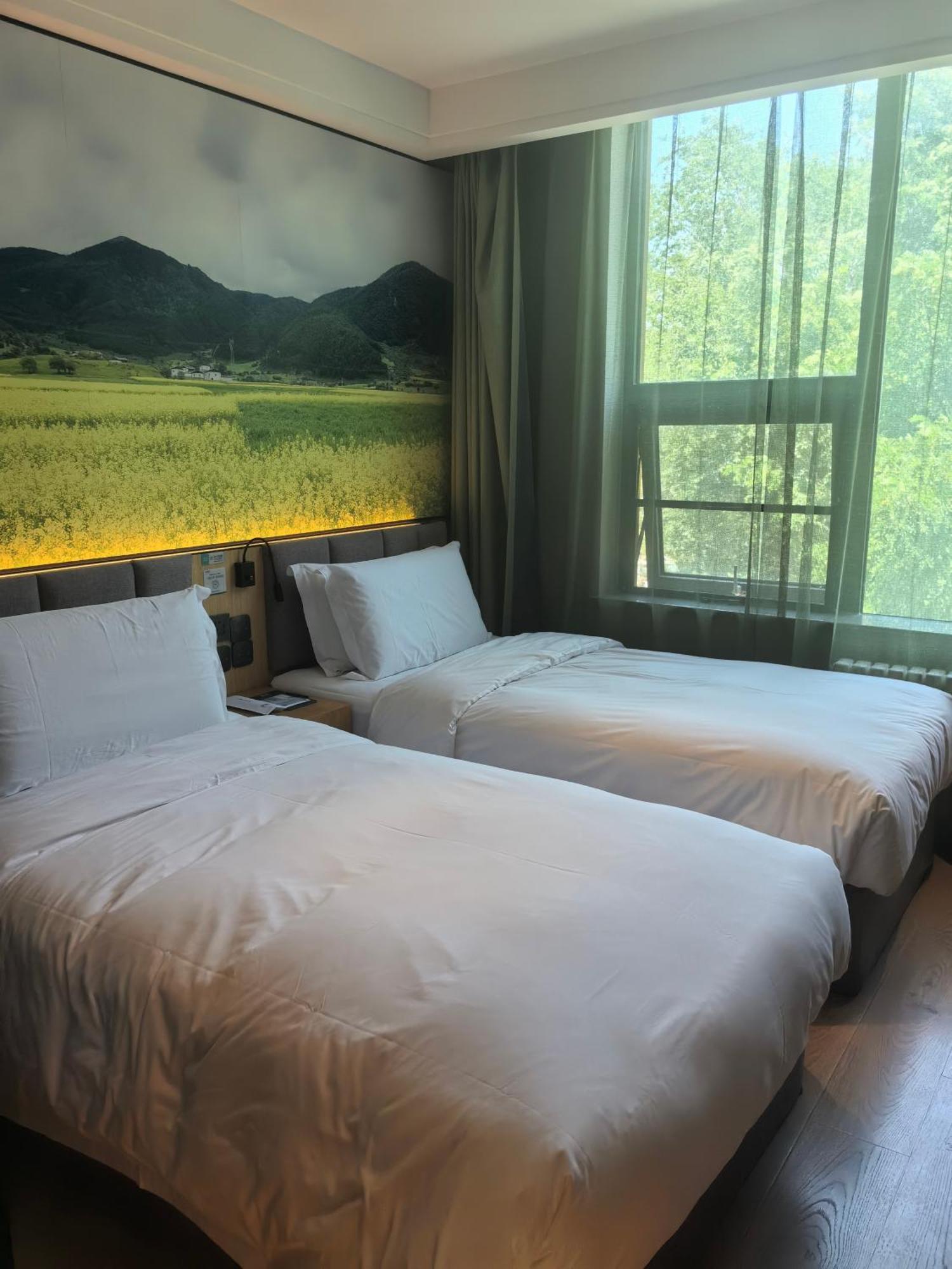 Qiu Guo Tiantan Fangzhuang Subway Station Hotel