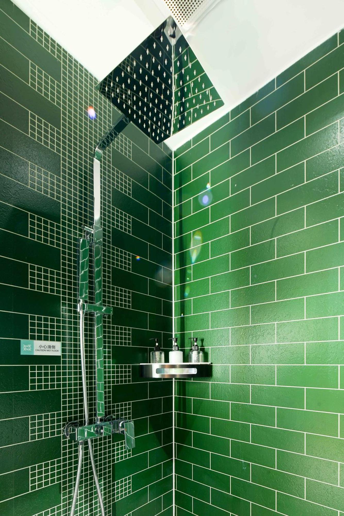 Qiu Guo Tiantan Fangzhuang Subway Station Hotel 3*